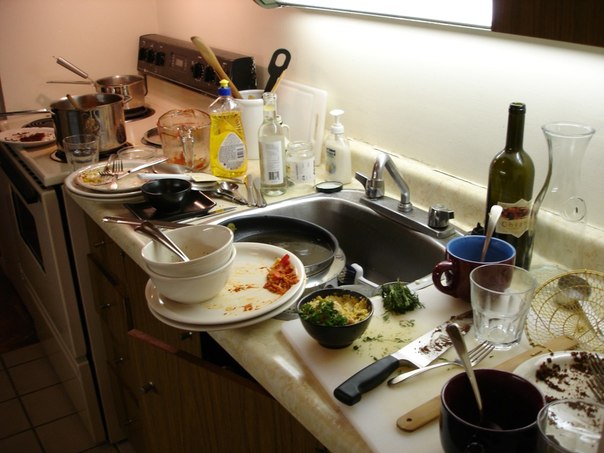 Чому ніколи не можна мити посуд в гостях: прочитайте і більше ніколи цього не робитимете…