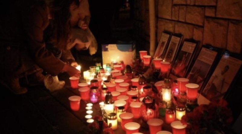 В центрі України трагедія: мешканці масово зносять лампадки та квіти до місця, де сталася жахлива біда із 7-річним Андрійком (ФОТО)