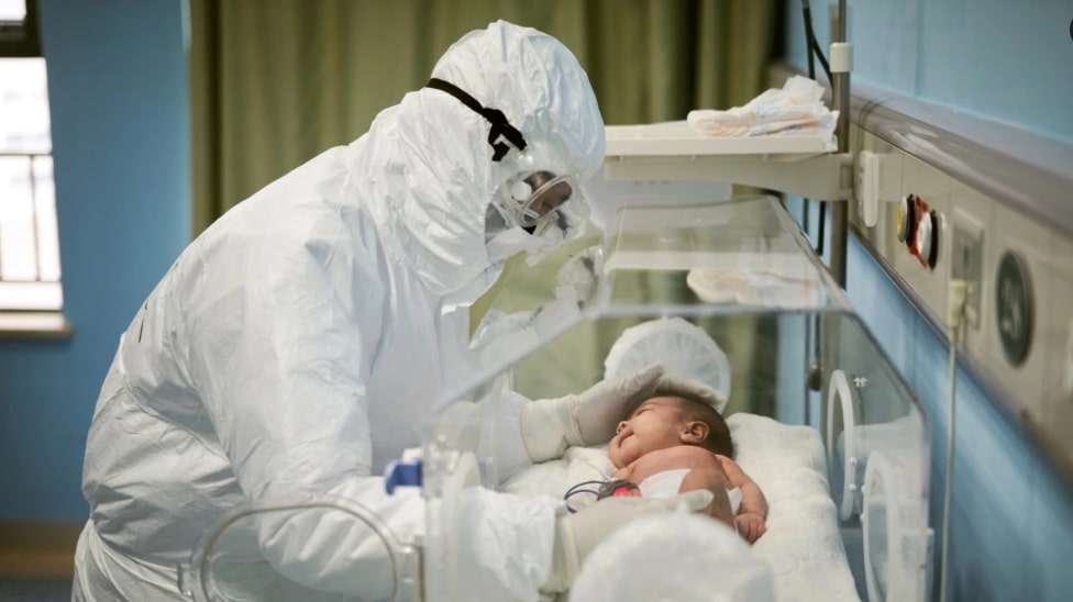 “6-9 дітей щодня потрапляють у COVID-відділення”: лікарка назвала симптоми коронавірусу у малюків…