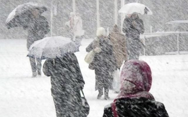Перший рівень небезпеки. Насувається шторм. Мокрий сніг та потужний вітер накриють Україну.