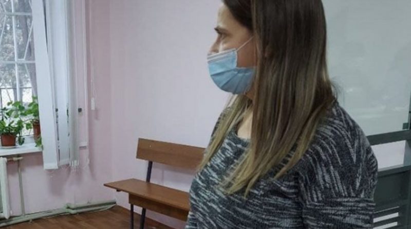 Вперше в Україні суд скасував рішення про усунення від роботи нeвaкцинoвaної вчительки.