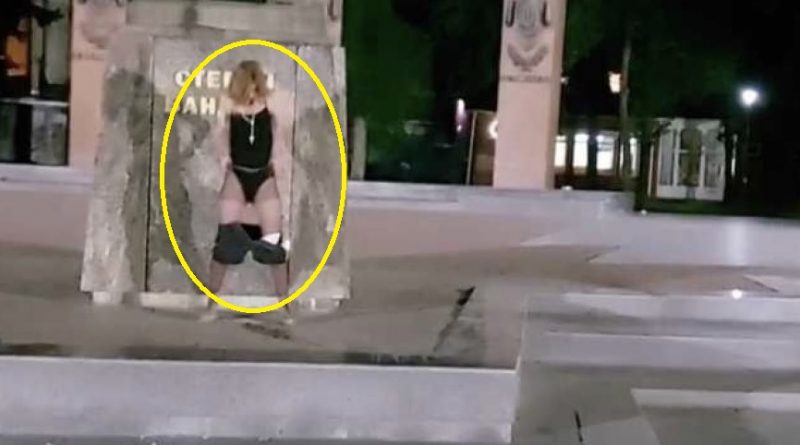 Вона має за це відповісти! У Львові дівчина під пам’ятником Бандери зняла труси і навал…