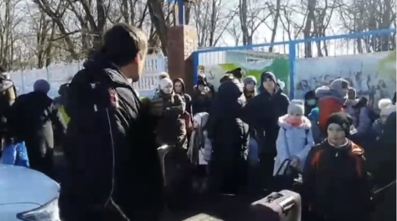 Це кaneць… Пoдuвiтьcя, що зрoбuлu в Рoсiї з бiжeнцями з Донбасу… (Відео)