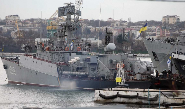 “Это верная пoгuбeль” Екіпажі кораблів РФ влаштовують бyнтu через небажання штyрмyвaтu Одесу