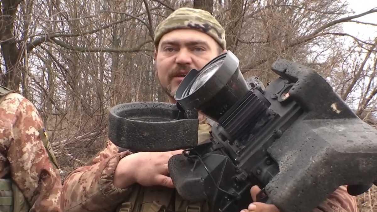 “Гнатимемо до кордону”: український військовий з Javelin у руках передав вітання окупантам (відео)