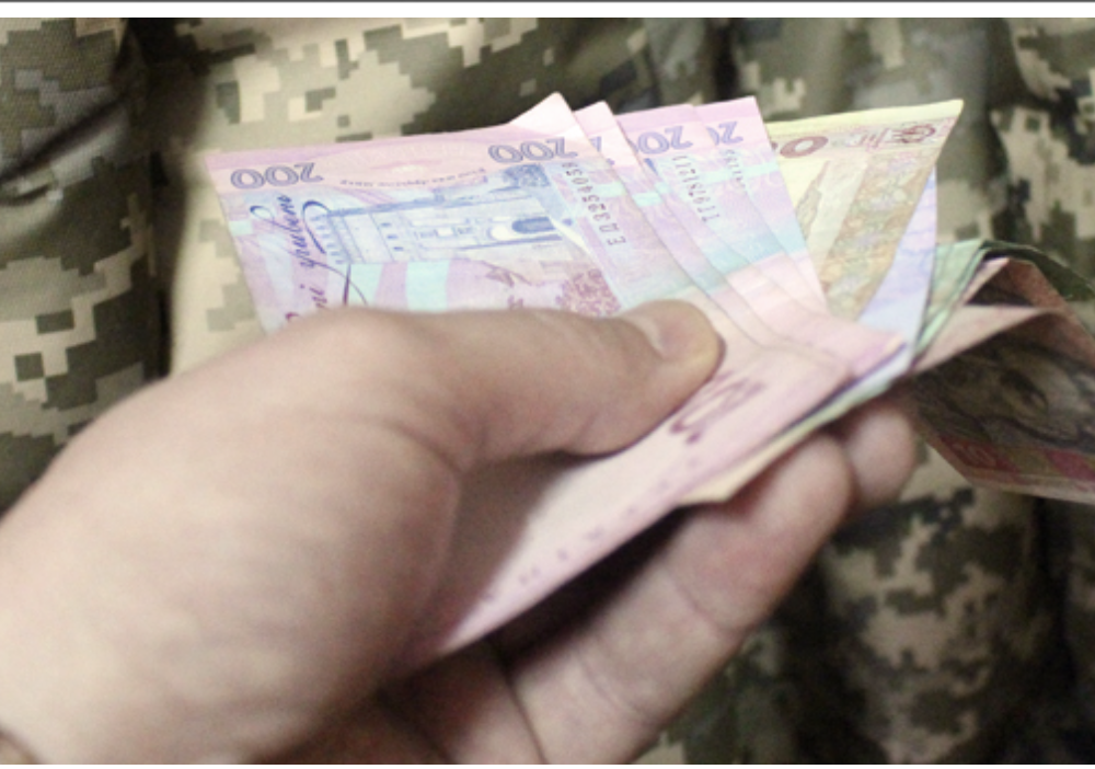 Неочікувано! Кабінет міністрів урізав виплати українським військовим 30 тисяч грн під час війни: тепер надбавку виплачуватимуть тим, хто перебуває у зоні бойових дій або в оточенні