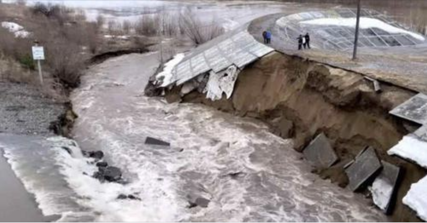Bода топить Томськ, оголошено евакуацію… У Росії прорвало ще одну дамбу…