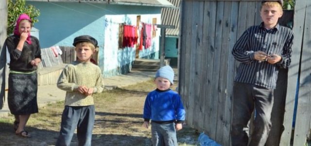 ПОБАЧЕНЕ ШОКУЄ: Як живе село старовірів на Тернопільщині, яке не користується благами цивілізації (ВІДЕО)