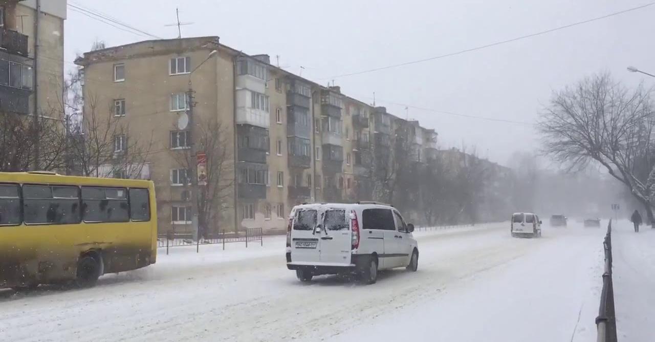 Синоптик ошелешив українців прогнозом на осінь: вдарять морози і піде сніг