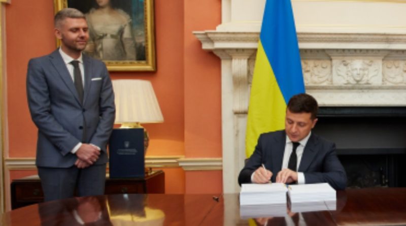 Історичне рішення президента: Зеленський дозволив в Україні нові гроші і підписав закон…