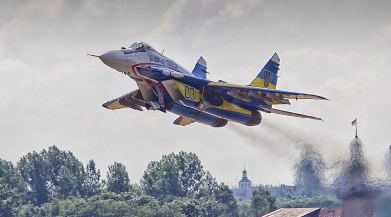 25 хвилин тому винищувач ЗСУ по тривозі піднявся в повітря – в небі над Україною виявлено невпізнаний літак