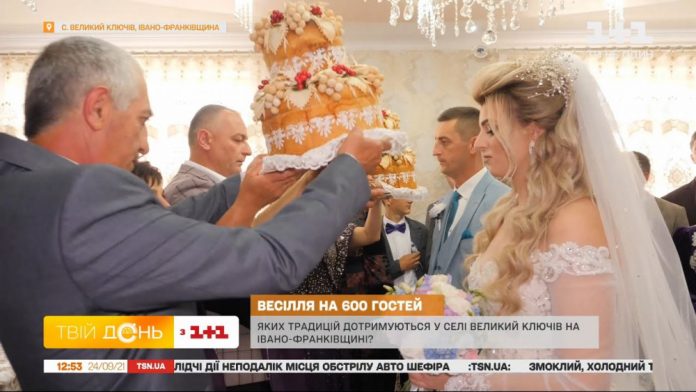 Бюджет – 20 тисяч доларів: як на Коломийщині справляють традиційне весілля на 600 людей (ВІДЕО)