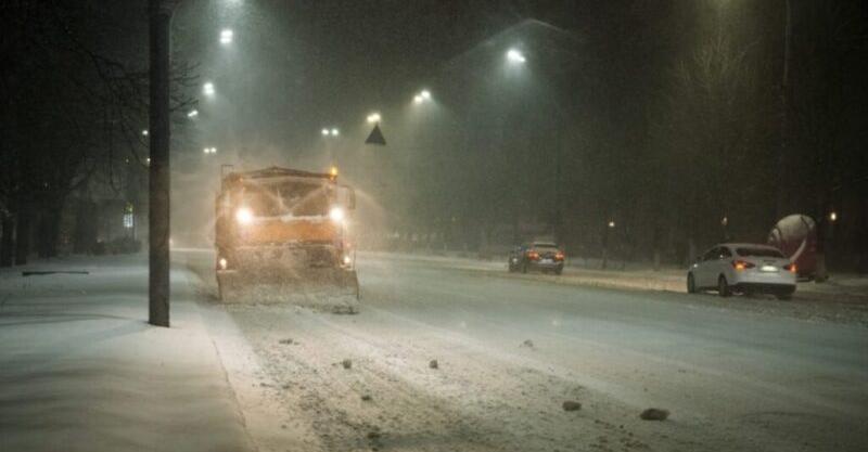 “Мете та засипає снігами”:прямо зараз в Україну нагрянула справжня зима..Перші фото
