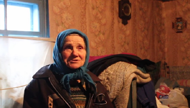 Без сліз не можливо дивитися. Олександрівка — село без шансу на життя. Його залишає остання жителька ВІДЕО…
