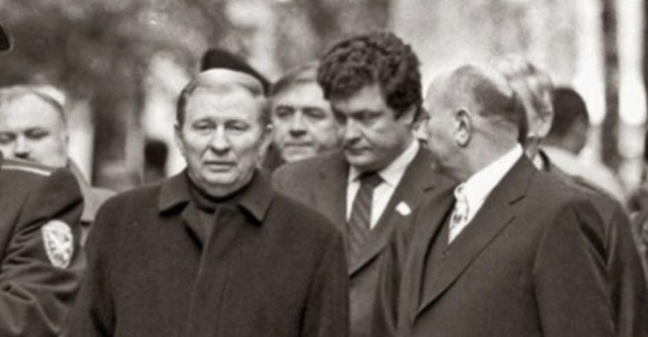 Якщо дехто з вас забув, або не знав – я нагадаю, це архівне відео 1998 на якому Порошенко і вже тоді він..