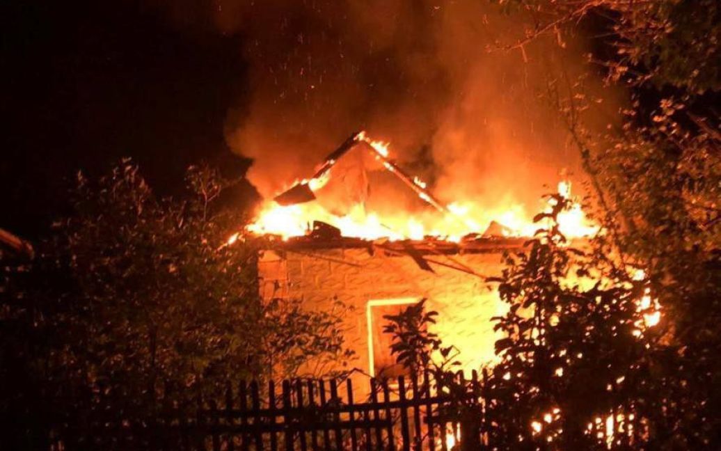Тривожна ніч на Дніпропетровщині: РФ вдарила з “Градів” та “Ураганів”, постраждали майже 50 будинків. фото