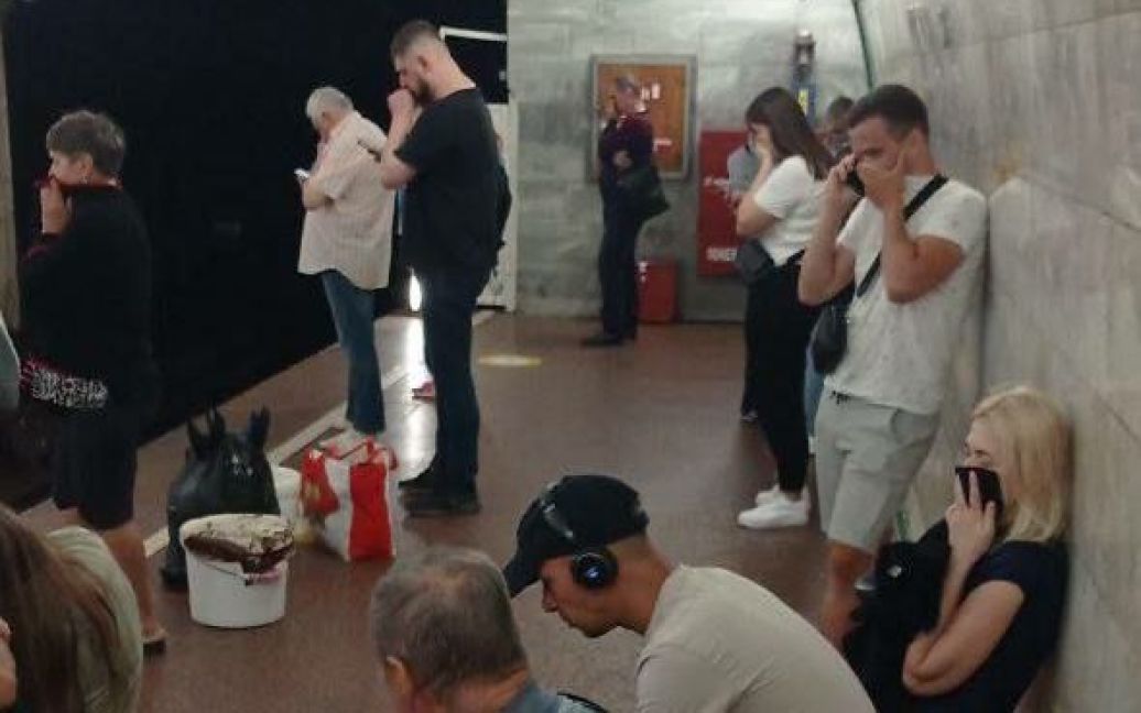 Терміново! У метро в Києві раптово почали кашляти і чхати люди: в поліції повідомили, що сталося ФОТО