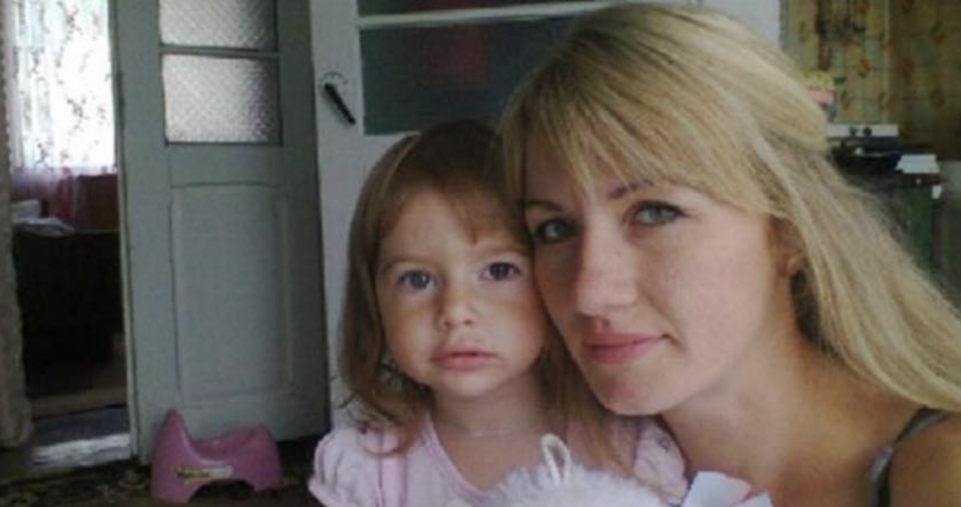 Якось Максим повернувся додому, привівши за руку молоду дівчину. Сказав мені, щоб я зібрала речі, забрала дочку та nровалювала. Я не могла повірити у те, що відбувається. Блаrала почекати хоча б до ранку. Але Макс був наполегливим і просто виштовхнув нас за двері.