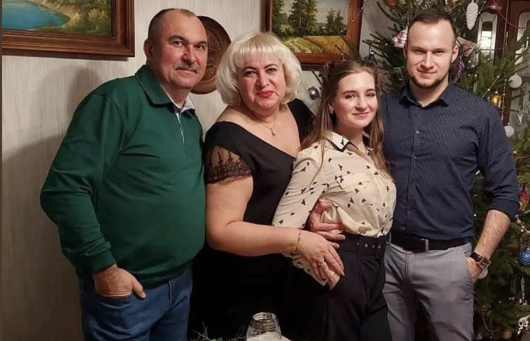 Я дуже раділа, коли познайомилася з невісткою Ольгою. Красива, розумна дівчина та дуже хазяйновита. Я часто запрошувала їх у гості, готувала різні смаколики. Та й Оля приходила не з порожніми руками – то салатик принесе, домашнє печиво чи тортик спече.  Все було добре. Аж поки я не побачила у невістки одну річ.