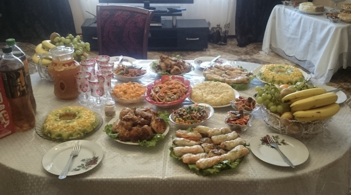 Правду кажуть, що багачі – це найбільші скупердяї у світі. Запросила куму на день народження мого Дмитрика, святкували скромно вдома. Але як тільки я побачила, як подарунок Софія принесла – хотіла гнати її віником геть з квартири! Таке свято нам зіпсувала на зло!