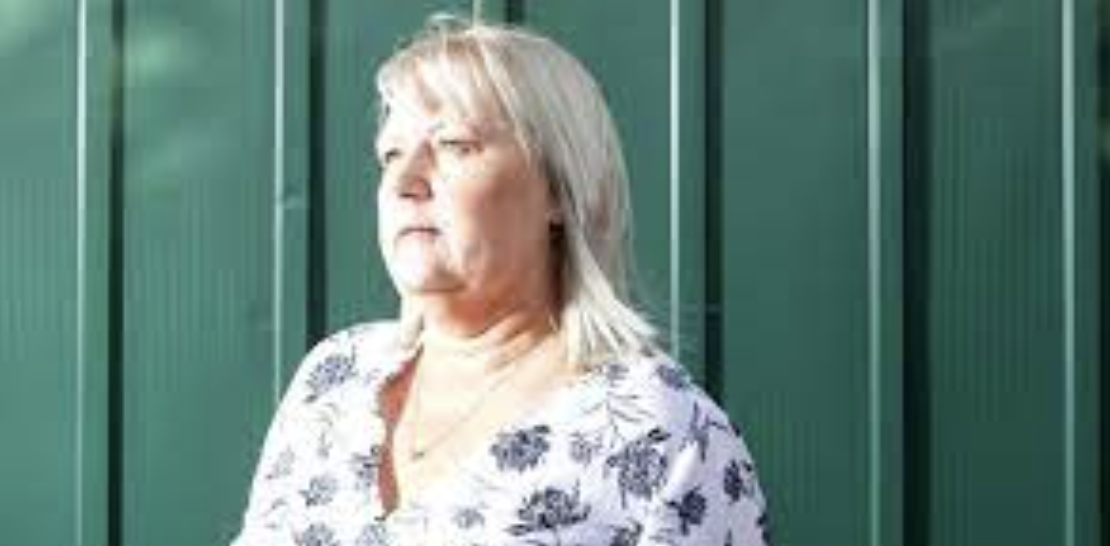 Гарувала на заробітках у поті чола, як та конячка. Ще й брала додаткові зміни. А як повернулася додому – то чоловік ошелешив такою новиною. Ще й виявилося, що тут не обійшлося без “допомоги” подруги. Мало того – всі родичі та сусіди на мене косо дивляться через ті заробітки.  І як далі жити?