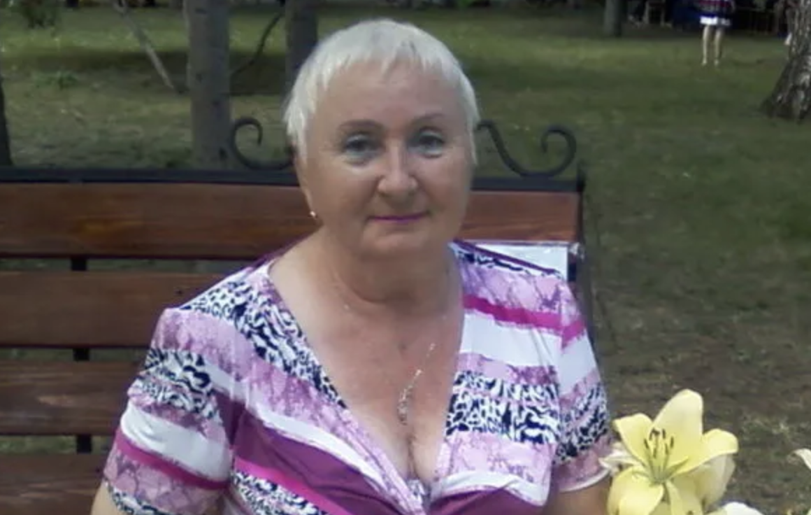 Я вже понад 15 років працюю в Чехії. В Україні є дві доньки. За час заробіток обох їх вивчила, зробила весілля та допомогла купити власне житло. Також щомісяця надсилала продукти та одяг, іноді передавала гроші. Нещодавно таку “подяку” від доньок отримала, що жах. Такого наговорили, що й вуха в’яли. Ну нічого я швидко поставлю їх на місце. Оце то буде сюрприз.