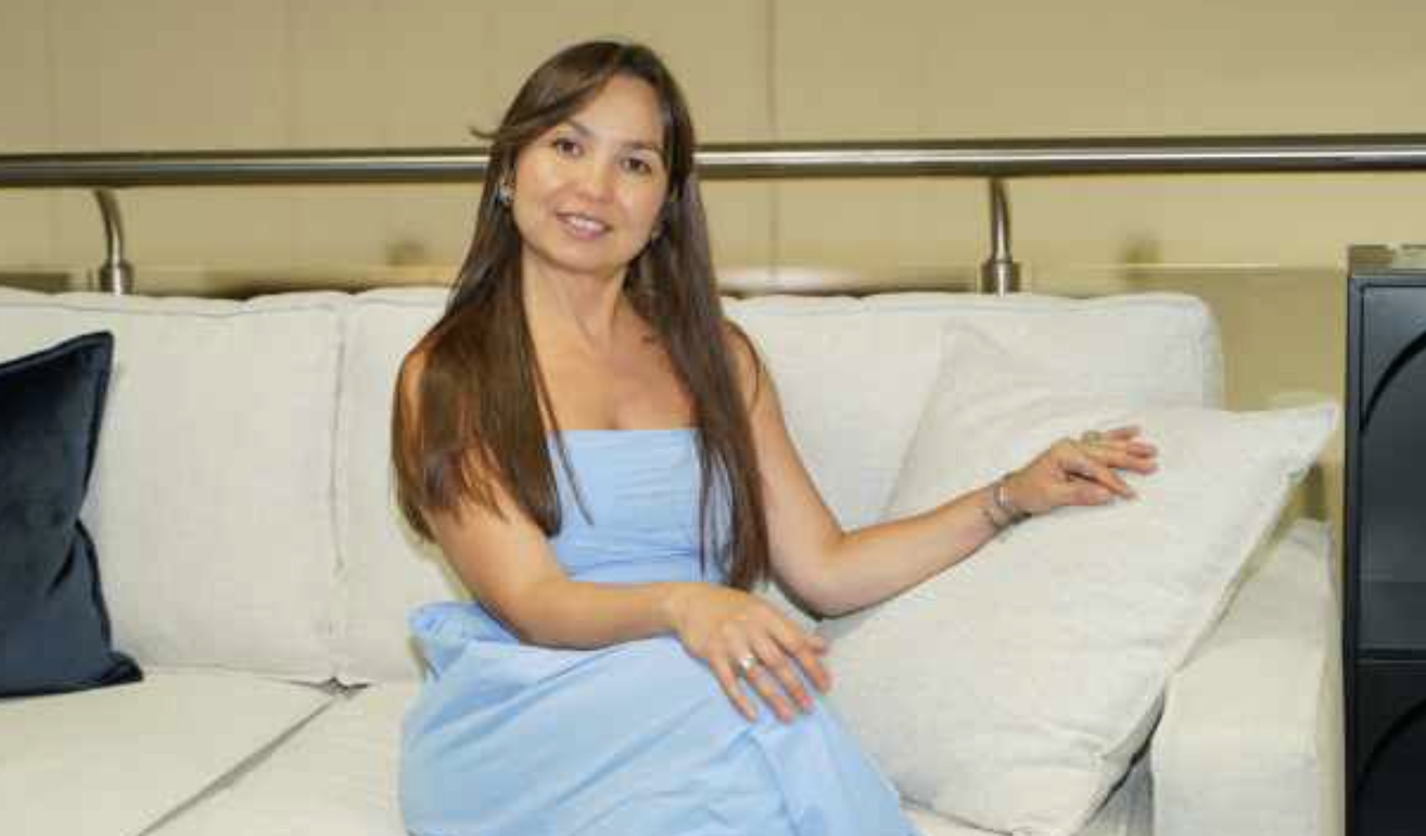 Від працівника поліції, який приїхав до лікарні, Ольга дізналася, що в машині Павло був не один, а з жінкою. Вона постраждала менше, але теж перебувала в лікарні. — І куди ж це ти, Пашо, так сильно поспішав посеред робочого дня? — запитала вона з нотками іронії в голосі, хоча в душі у жінки вирували неабиякі пристрасті і зараз їй найбільше хотілося плакати.