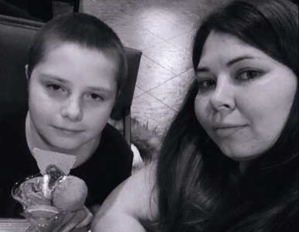 Ти уявляєш, що сьогодні трапилося?! – Жінка вирішила поділитися своїми думками з чоловіком. — Приїхала сьогодні за сином, а він сидить за столом і дивиться на те, як діти Артема їдять морозиво. Розумієш про що я? — Єгору не запропонували? – здивовано поцікавився Павло.