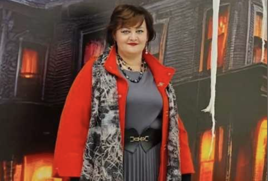 Вона ж знущається над тобою, Василю! Я тобі ще до весілля казала, що вона тобі не підходить, а ти все сподівався на диво, дурнику. Ну ось тепер і отримуй це диво! І тут пролунав звук відчинених дверей. До кімнати увійшла Галина. Вона була зовсім не схожа на ту жінку, яку уявляла собі її свекруха. Але таких фраз Світлана Ігорівна, зрозуміло, не почула, як і не побачила каяття на обличчі невістки.